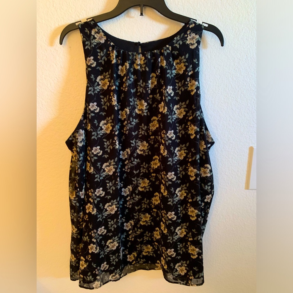 Vince Camuto Top